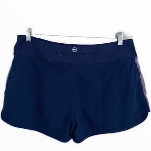 Vineyard Vines Performance 3.5” Navy Side Stripe Weekend‎ Athletic Shorts Small